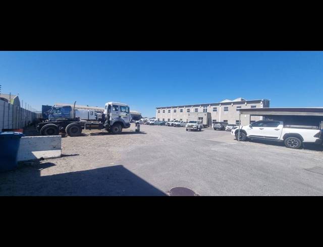1,100M² WAREHOUSE TO LET IN AIRPORT INDUSTRIA